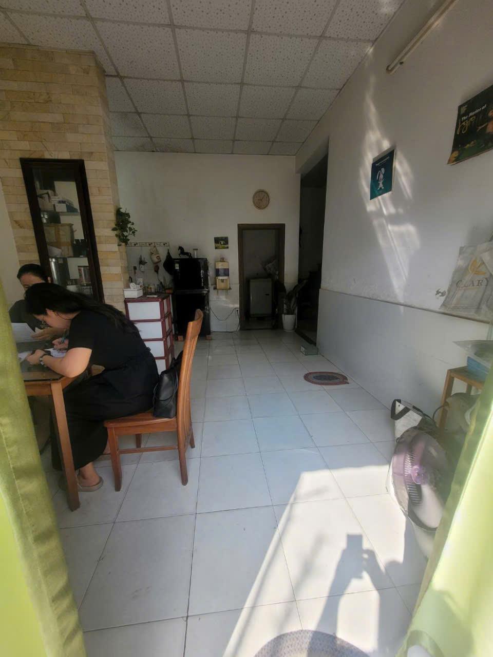 Hẻm xe hơi 1 trục, sạch đẹp, thông thoáng – an ninh, dân trí cao chỉ 4,5 tỷ.